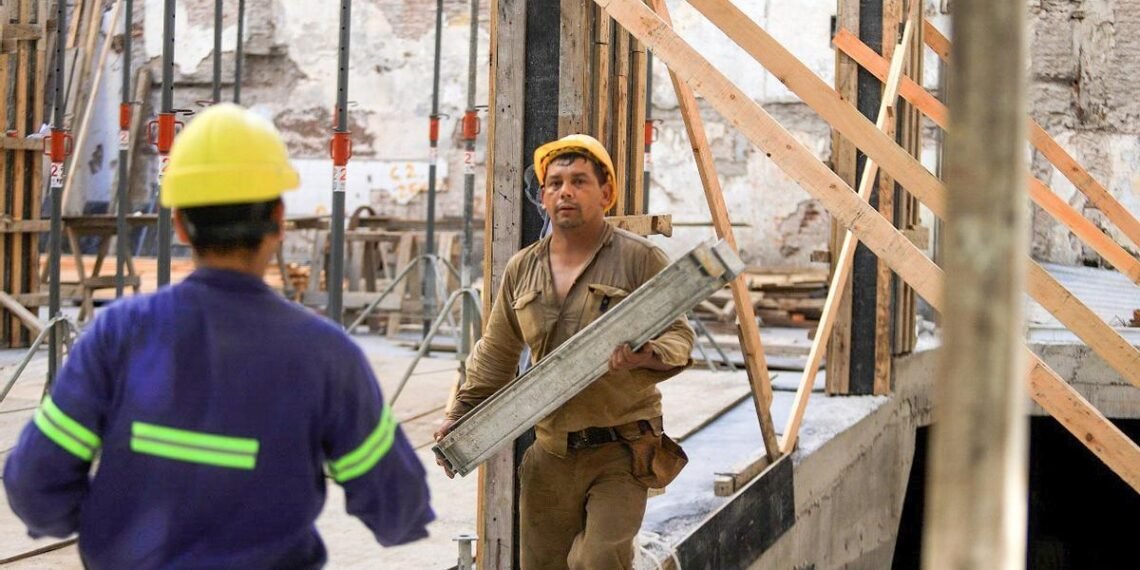 La reforma laboral del Gobierno no combate la informalidad, la legaliza