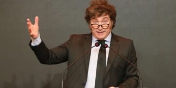 Milei arremete contra Torres y Pullaro por su encuentro con Kicillof