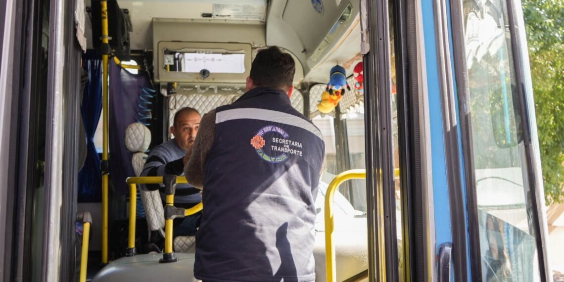 Operativo de Transporte: Secuestran colectivo que trasladaba alumnos sin autorización