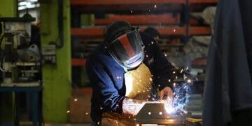 ¿Pacto de Mayo? El Gobierno ya piensa postergarlo y negocia cambios para salvar la ley Bases