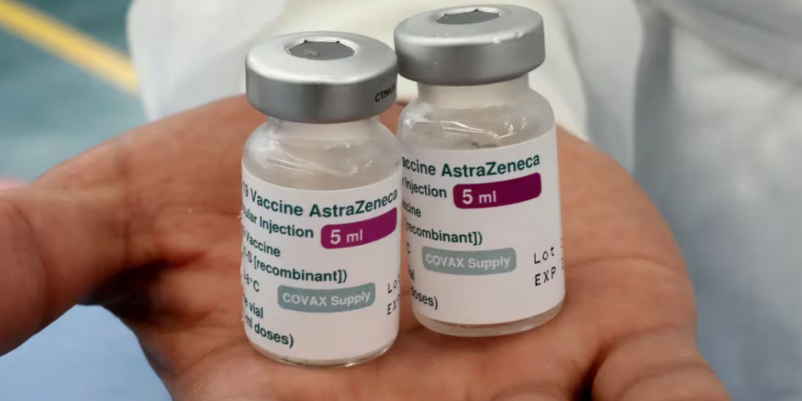 Primera demanda contra el Estado y AstraZeneca por la vacuna del COVID