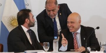 Senado: con acuerdo sobre la hora, el Gobierno logró dictamen para la ley Bases