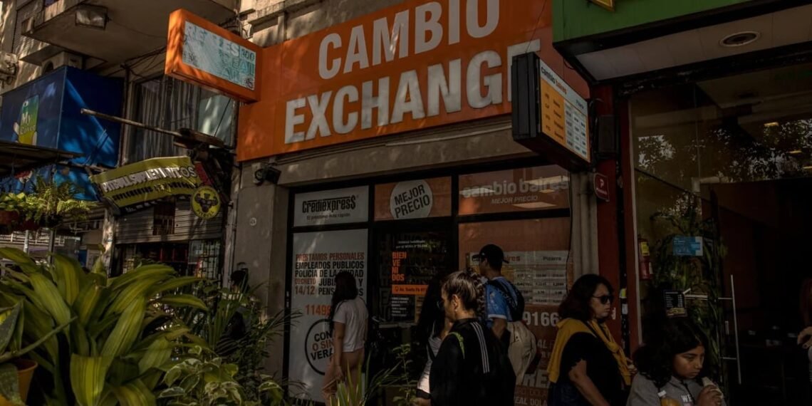 Dólar hoy en vivo: la cotización libre sube 10 pesos a $1.260 para la venta