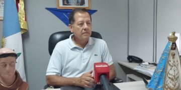 Hugo Ávila denuncia irregularidades en licitación de uniformes en Catamarca