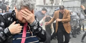 Milei, Comodoro Py y la prensa del «me dicen», un eje que pone en riesgo valores democráticos esenciales