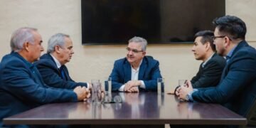 Raúl y la Federación de Ciencias Económicas analizan política económica y tributaria