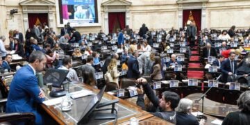 Tras la aprobación de la ley Bases, Milei se dirime entre «ir por todo» o consolidar los puentes con la política