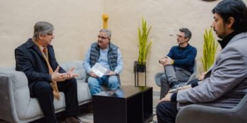 El Gobernador recibió al escritor Pablo Vassel
