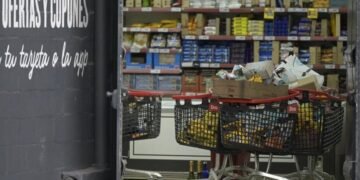 Ventas en crisis: Supermercados y mayoristas registran una caída del 13,3% en mayo