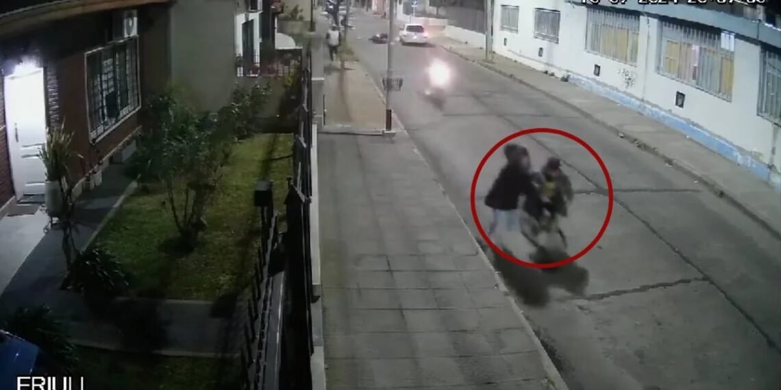 Video: un chico de 10 años fue baleado en Wilde en un tiroteo entre motochorros y un policía y está en grave estado