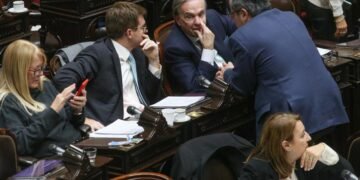 Aceleran la bicameral de Inteligencia para acotar el rechazo al DNU de los $100.000 millones para la SIDE