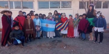 Alumnos de la Escuela N°182 Luis Leopoldo Franco realizaron danza en ofrenda a la Pachamama