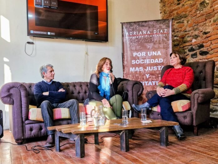 Conversatorio por el Día del Lector: Reflexiones sobre la quema de libros y la libertad cultural