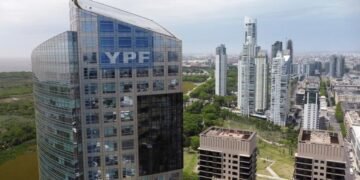 Después del revés por la planta de YPF, Kicillof acelera su construcción nacional en oposición a Milei