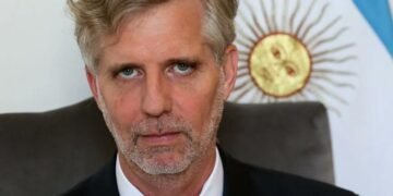 La SIDE mete la cola y atiza el fuego de la discordia entre Santiago Caputo y Mauricio Macri