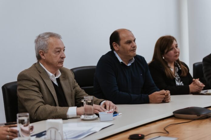 Saadi firmó un convenio para impulsar la educación digital en la Capital