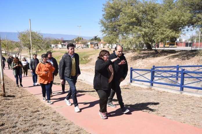 Saadi recorrió obras de asfaltado en los Barrios República Argentina y Morenita