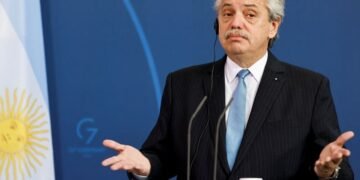 Solicitan analizar el teléfono de Alberto Fernández en la causa de los seguros