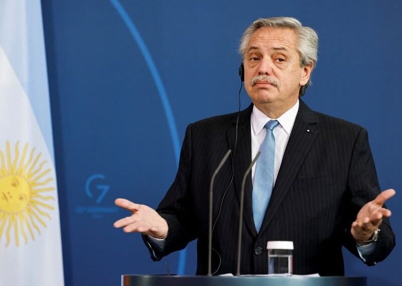 Solicitan analizar el teléfono de Alberto Fernández en la causa de los seguros