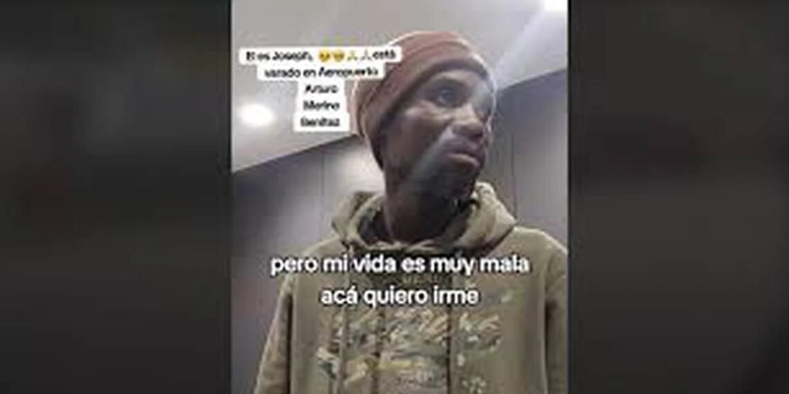 Un ciudadano haitiano vive hace casi dos años en el aeropuerto de Santiago de Chile