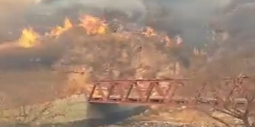 Un incendio de gran magnitud amenaza el sistema eléctrico en Ambato