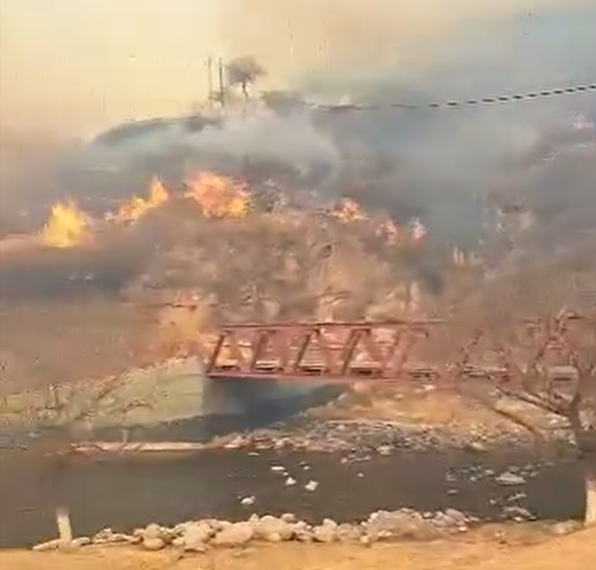 Un incendio de gran magnitud amenaza el sistema eléctrico en Ambato