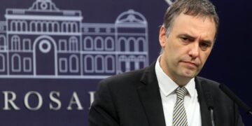 El Gobierno considera «inevitable» el aumento de la pobreza y confía en su «contención» social