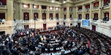 Francos y Caputo encabezan una reunión virtual con gobernadores para convencerlos de que ajusten sus cuentas