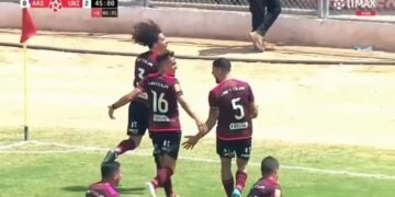 Golazo de Williams Riveros con extraordinario remate en el área en Universitario vs Alianza Atlético por Liga 1 2024