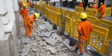 Los despedidos en la era Milei: «La búsqueda laboral es fluctuante, angustiante y depresiva»