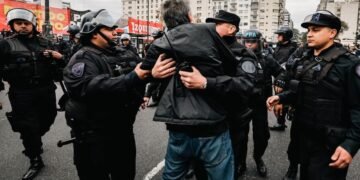 Milei dividió a la oposición y evitó que Diputados rechace su veto al aumento de las jubilaciones