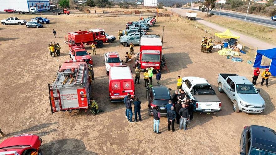 Milei sobrevoló la zona de incendios en Córdoba con el gobernador Llaryora