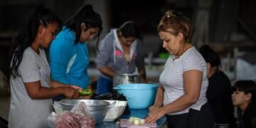 Subibaja de octubre: aumentan la luz, el celular e Internet, pero se abarata el gas, la nafta y el gasoil