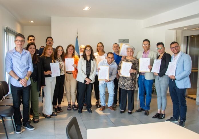 Un grupo de 10 personas obtuvo la ciudadanía argentina