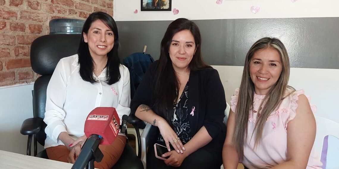 Evento de Octubre Rosa en Plaza Alameda para concientizar sobre el cáncer de mama