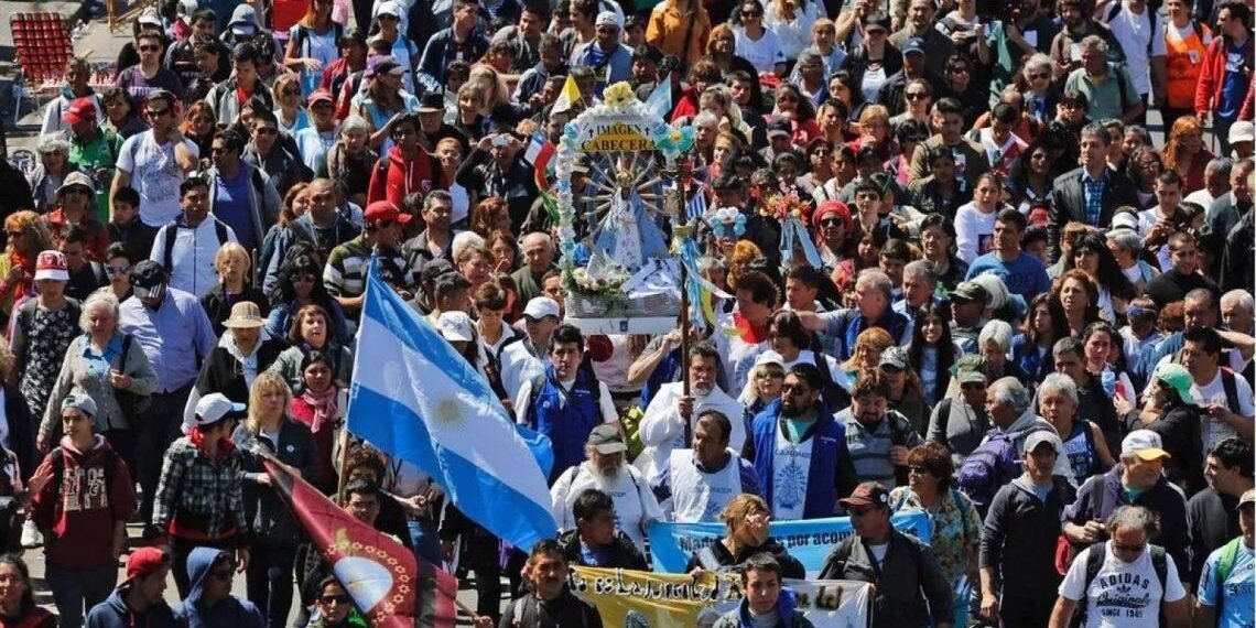 Inició la 50ª Peregrinación Juvenil a Luján con el lema “Madre, bajo tu mirada buscamos la unidad”