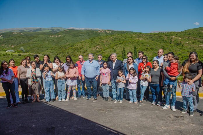 Jalil entregó viviendas e inauguró obras claves para Las Juntas