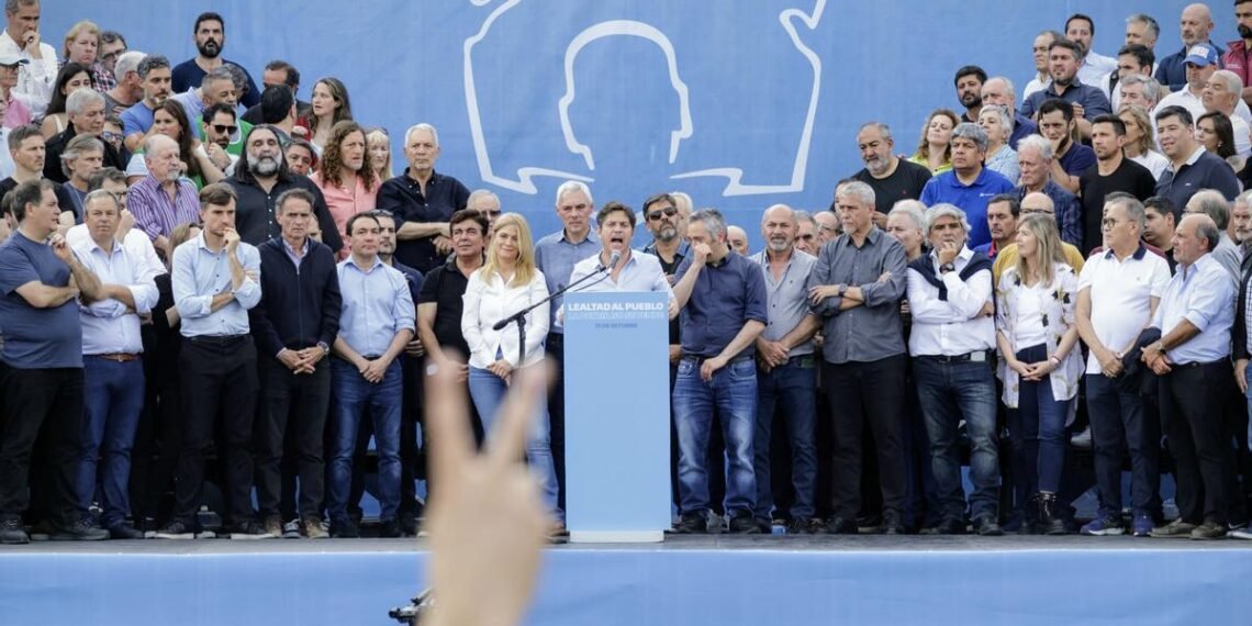 Kicillof hizo un gesto para la militancia peronista, convencido de que ya “nada alcanzará” para La Cámpora y Cristina