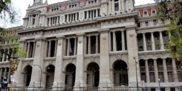La familia judicial argentina: al menos 46 jueces federales tienen parientes designados en la Justicia