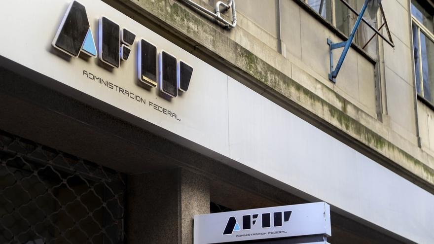 Milei elimina la AFIP pero aún les debe el reintegro de Ganancias a cientos de miles de contribuyentes