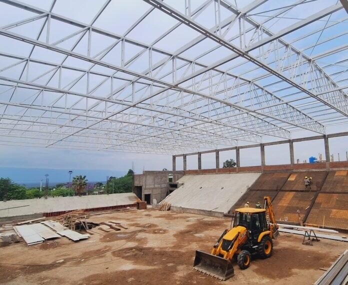 Se avanza con las obras del Polideportivo en el barrio Libertador II