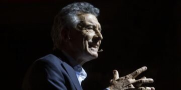 Sin ovaciones, Milei logró el aplauso de empresarios al celebrar su ajuste y al criticar el «choreo» en las universidades
