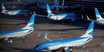 Tras un mes en suspenso, Diputados retoma el debate por la privatización de Aerolíneas