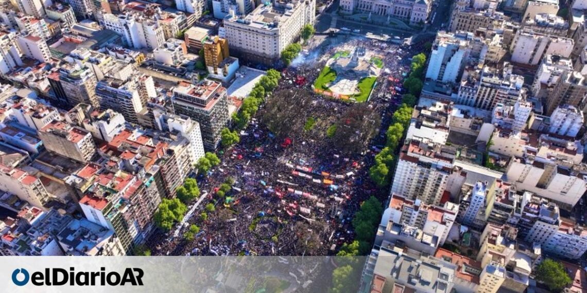 Una multitud en la calle vuelve a desafiar al Gobierno y le exige que sostenga la universidad pública