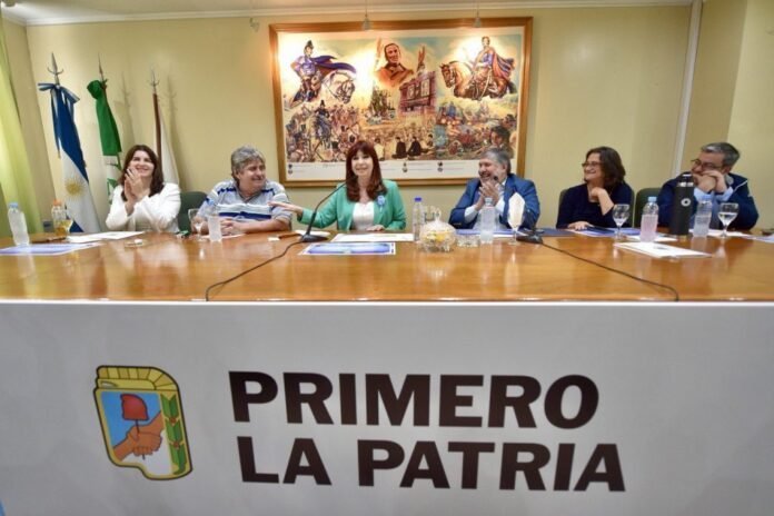 Cristina Kirchner se reunió con los integrantes de su lista