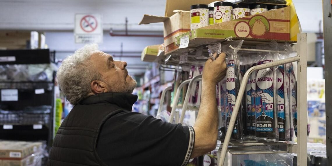 “Nunca vi tantos changos hasta la mitad”: el desplome del consumo no repunta ni con jornadas de descuentos