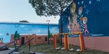 Vecinos del barrio judicial celebran su 50° aniversario con la puesta en valor de su plazoleta