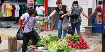 Crece el empleo informal: 6 de cada 10 trabajadores en negro viven en la pobreza