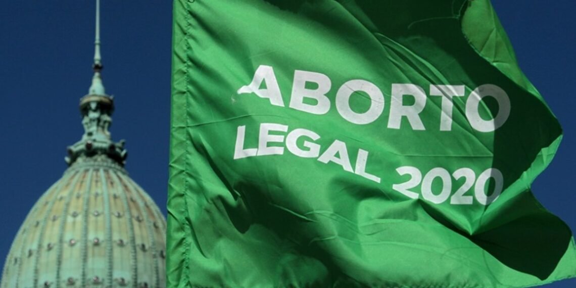 El oficialismo analiza tratar la derogación de la ley de aborto legal en 2025