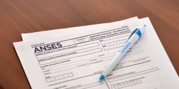 Hasta cuándo se puede presentar la libreta AUH en la ANSES y cobrar lo retenido del 2024
